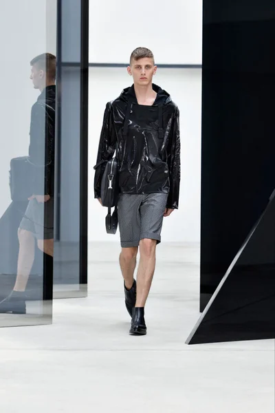 Look 12